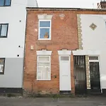 Victoria Park House By Payman Club