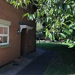 Silver Stag, High-End, Modern 3 Double Bedroom With Parking