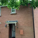 Silver Stag, High-End, Modern 3 Double Bedroom With Parking
