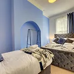 Beautiful Victorian 2 Bedroom Flat