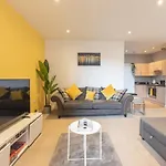 Luxury, Spacious Apartment In City Centre