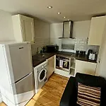 Lovely 1 Bedroom Unit With Free Parking On Site