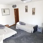 Cozy Apartment Le4 9Jz