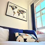Modern Apt Near Train Station And Ideal For Long Stays