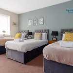 Syster Properties Serviced Accommodation Leicester 5 Bedroom House Glen View