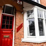 Merton House - Entire Modern City Centre Home
