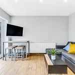 Classic 2 Bed Flat In Leicester, Sleeps Up To 6