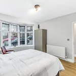Classic 2 Bed Flat In Leicester, Sleeps Up To 6
