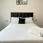 Burleigh House - 3 Bed House