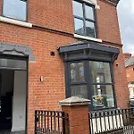 Burleigh House - 3 Bed House
