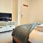 Large House With Free Parking And Long Stay Offers