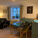 Richard III Luxury Apartment