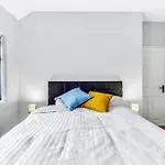 Superb 2 Bedroom Flat Le2, Sleeps Up To 5