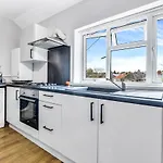 Superb 2 Bedroom Flat Le2, Sleeps Up To 5