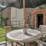 Horseshoe Cottage Farm With Hot Tub