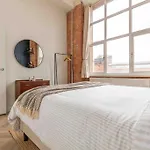Stylish, Cosy City Centre Apartment - Free Parking