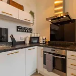 Stylish, Cosy City Centre Apartment - Free Parking
