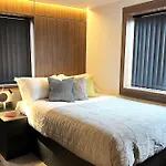 Unwind In Style, One-Bedroom Haven 2C Close To Dmu