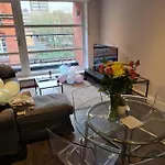 Rent Luxuri - Luxury 2 Bed Apartment