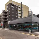 Modern Apartment, Free Parking & Monthly Savings