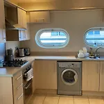 City Centre Free Parking And Wifi Sleeps 6