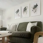 Private Guest House - Double Bedroom, En-Suite And Workspace With Private Entrance, First Floor With No Lift And No Full Kitchen