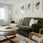 Private Guest House - Double Bedroom, En-Suite And Workspace With Private Entrance, First Floor With No Lift And No Full Kitchen
