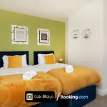 Exclusive Deals L Monthly Escapes L Fosse Road North L Oak Stays Short Lets & Serviced Accommodation Leicester - Free Wifi Available