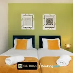 Exclusive Deals L Monthly Escapes L Fosse Road North L Oak Stays Short Lets & Serviced Accommodation Leicester - Free Wifi Available