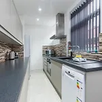 2 Bedroom House In The Heart Of Leicester