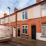 2 Bedroom House In The Heart Of Leicester