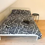 Luxury Stylish Studio Flat +Spacious Bathroom-No 6