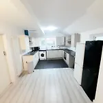 Double Ensuite Room Free Parking