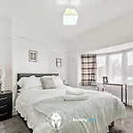 Premium Offers L Last-Minute Escape L On 3-Bed House Near Leicester City Centre L Free Wi-Fi & Parking L Sleeps 6 L Invicta Stays Short Lets & Serviced Accommodations