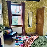 Merton Retreat- Free Parking, Central, City Luxury!!