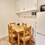 Cosy Split-Level 2 Bed Apartment