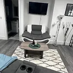 Stunning 2-Flat In Leicester!