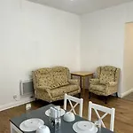 Leicester Spacious Flat With Free Parking