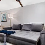 New Large Luxurious 2 Bed City Penthouse + Parking