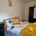 Deluxe Apartment Sleeps Up To 6