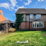 Detached King Suite With Large Garden & Driveway