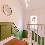 Monthly Discounts,10 Guests, Business