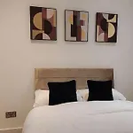 3 Bedroom, 3 Bathroom, Modern Apartment, Leicester