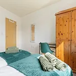 Spectacular Views L Last-Minute Escape L Free Parking L Sleeps 6 L By Zen Nights Short Lets & Serviced Accommodations