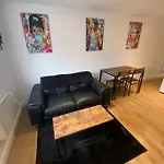 Rentals Leicester 4 - Free Street Parking