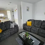 Deluxe Apartment Sleeps Up To 6