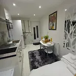Cosy Luxury Studio In Leicester.