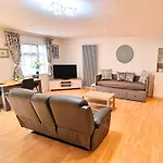 Luxury City Centre Apartment- Free Parking
