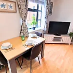 Luxury City Centre Apartment- Free Parking