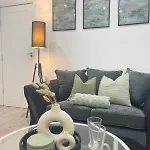 Private Two Bedroom Deluxe Apartment Leicester With Large Garden And Free Parking